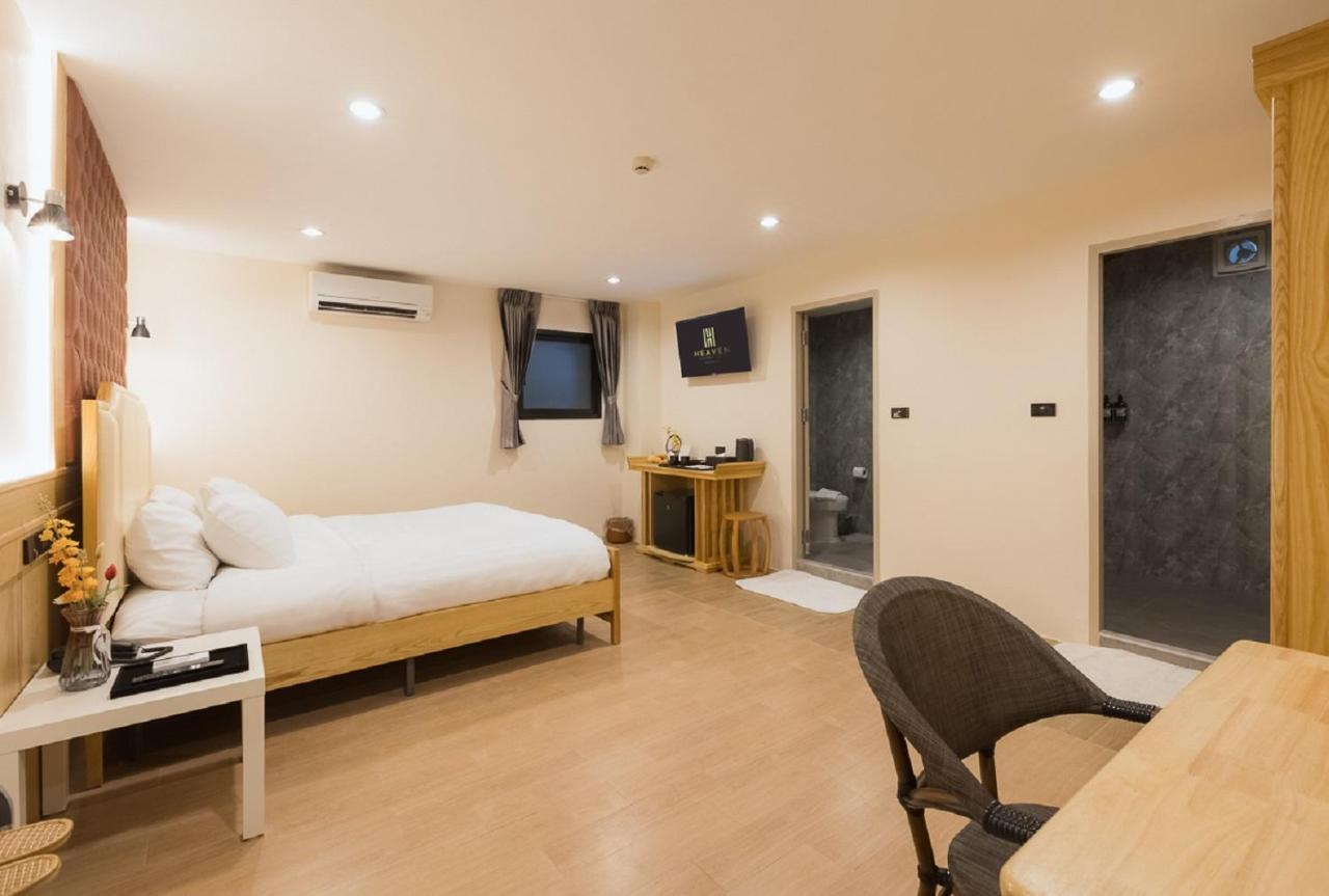 Heaven Boutique Hotel Банкок Екстериор снимка