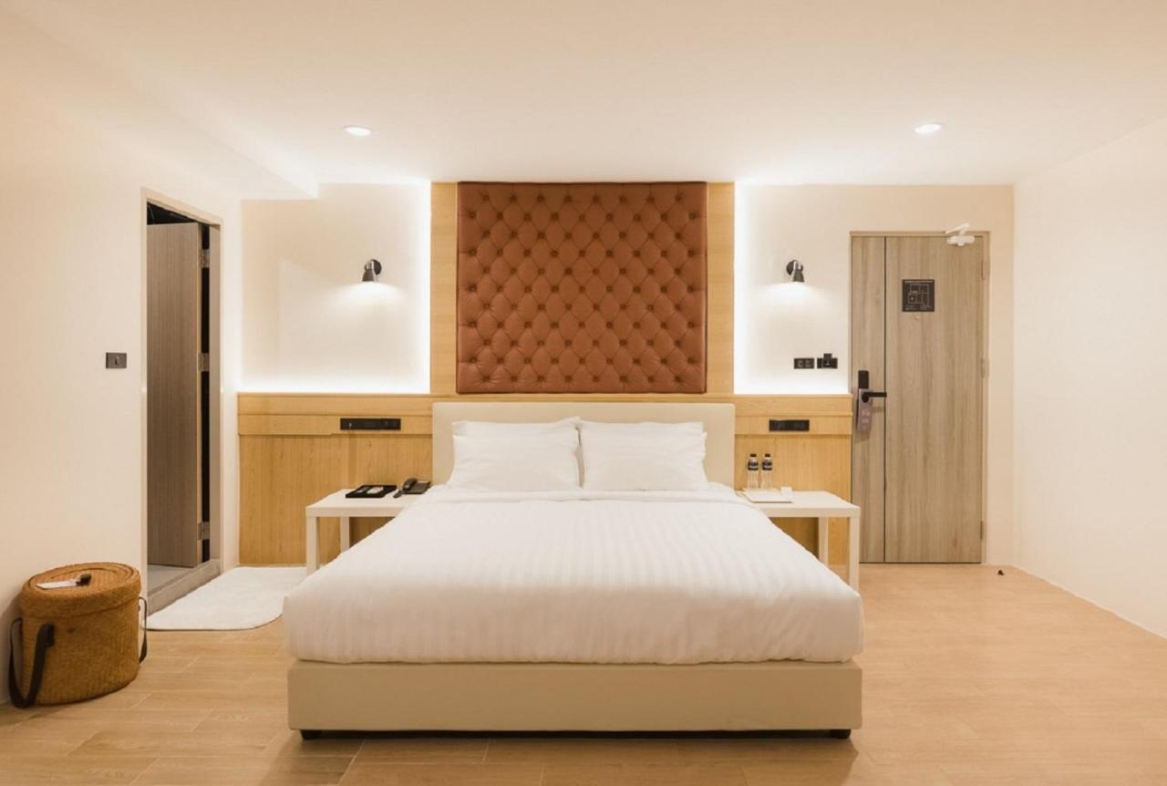 Heaven Boutique Hotel Банкок Екстериор снимка